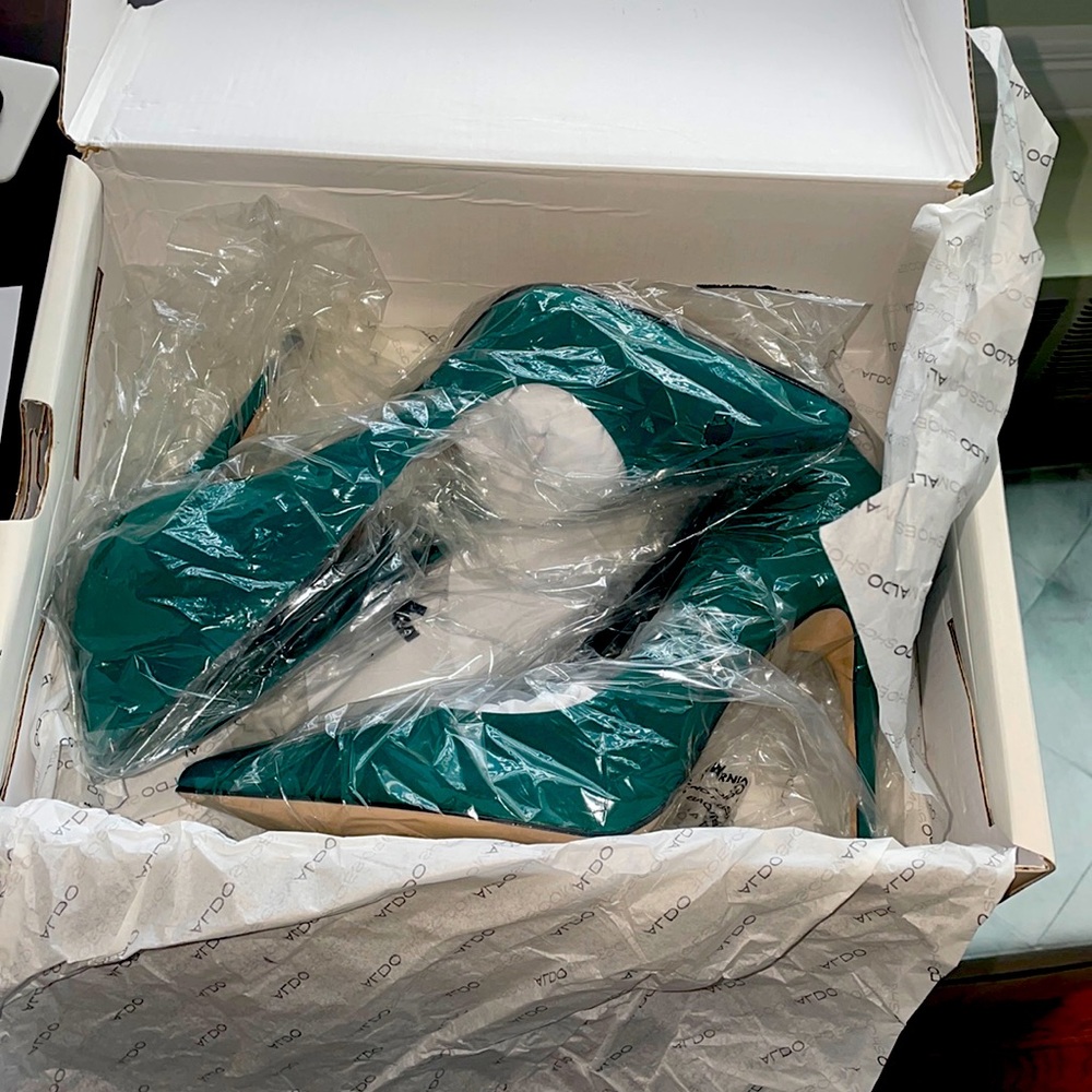Beautiful Cassedy Aldo Green Pumps